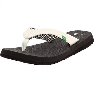 Sanuk Sandals Yoga Mat White Flip Flop Sandals NWT
